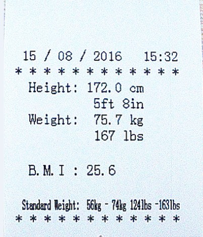 Máquina de la medida de Digitaces BMI con la medida de la altura del peso