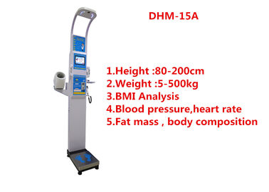 Balanza de la altura profesional con el analizador de las grasas de cuerpo y la presión arterial